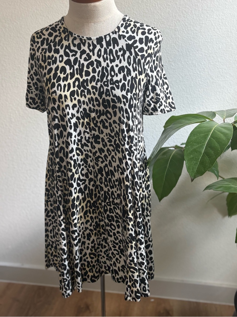 Zara Black & White Leopard-Print Short Sleeve Tunic Exposed Zipper EUC
